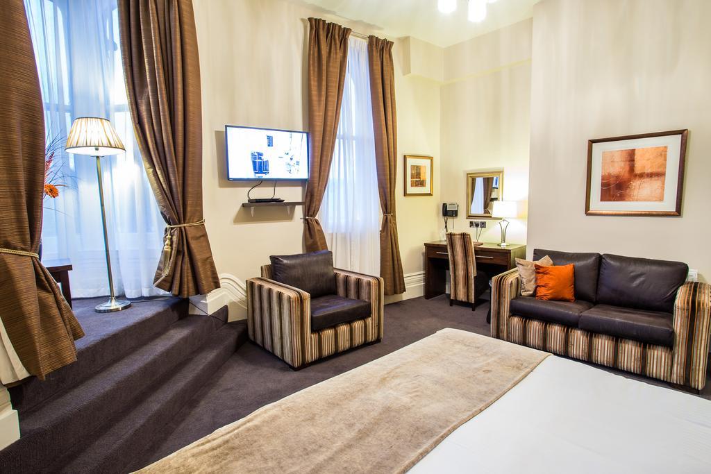 The Duke Of Edinburgh Hotel & Bar Барроу-ин-Фернесс Экстерьер фото