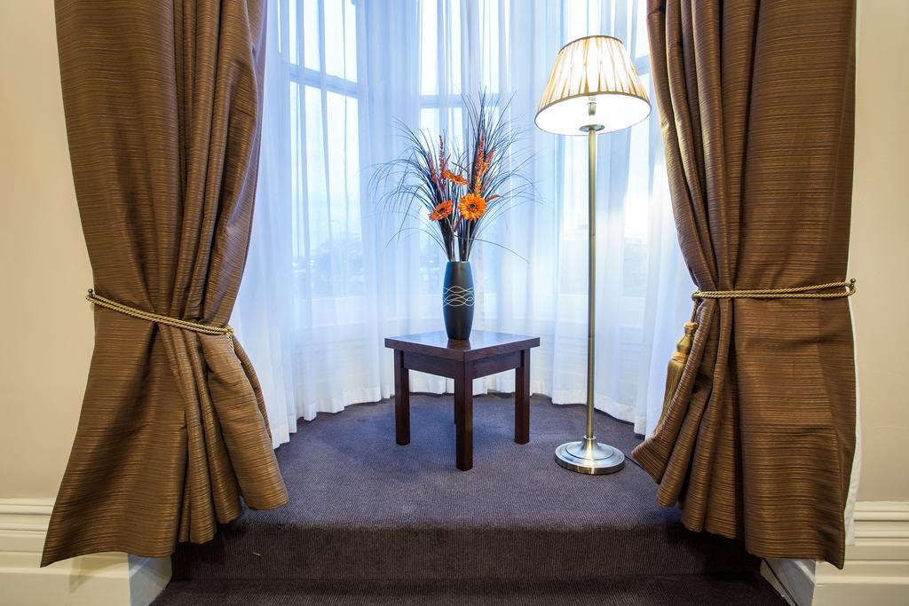 The Duke Of Edinburgh Hotel & Bar Барроу-ин-Фернесс Экстерьер фото