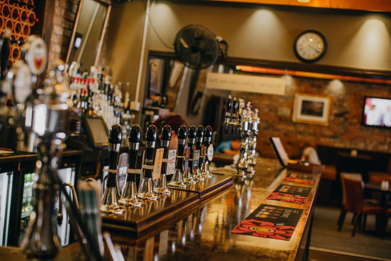 The Duke Of Edinburgh Hotel & Bar Барроу-ин-Фернесс Экстерьер фото