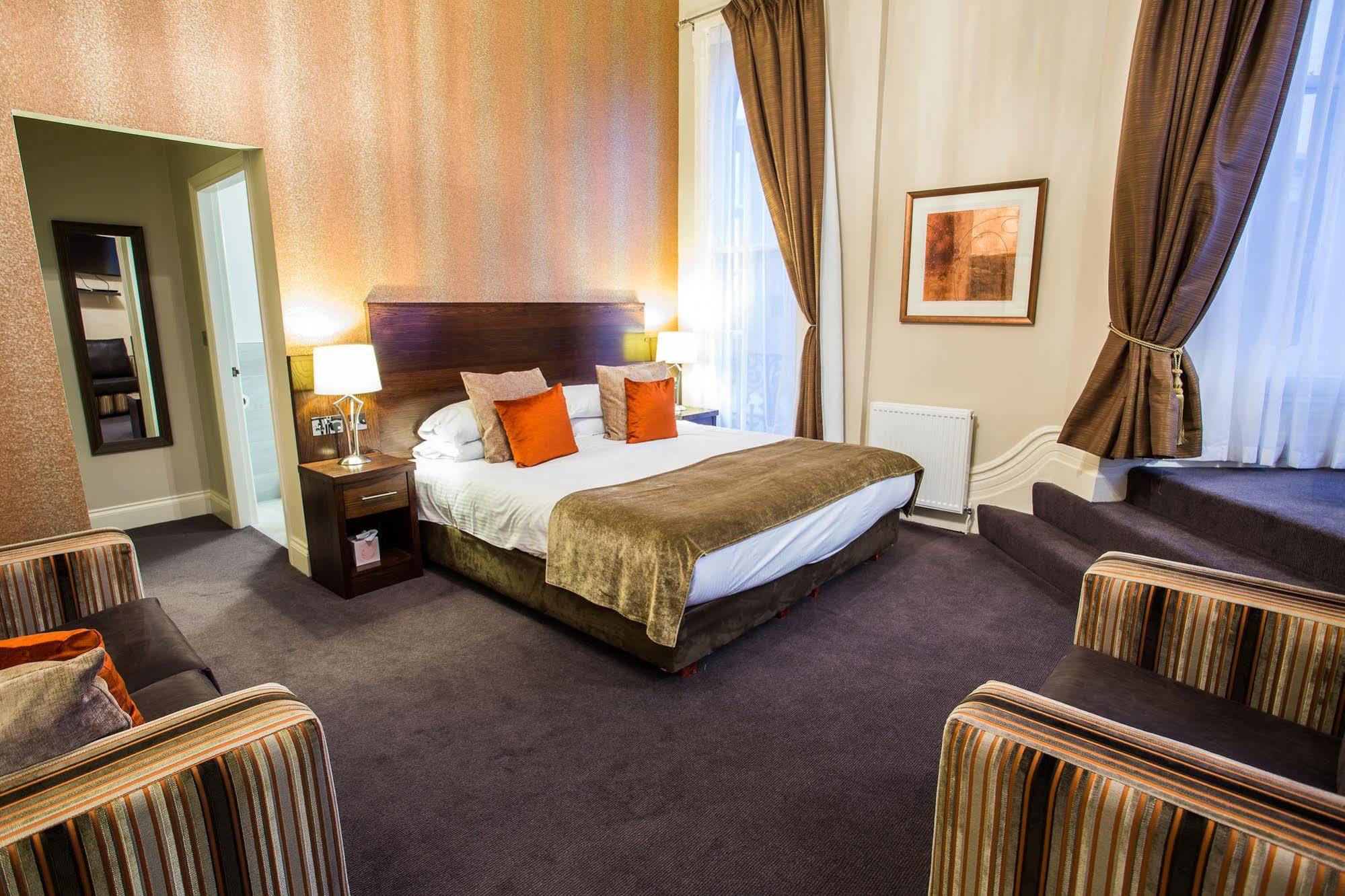 The Duke Of Edinburgh Hotel & Bar Барроу-ин-Фернесс Экстерьер фото
