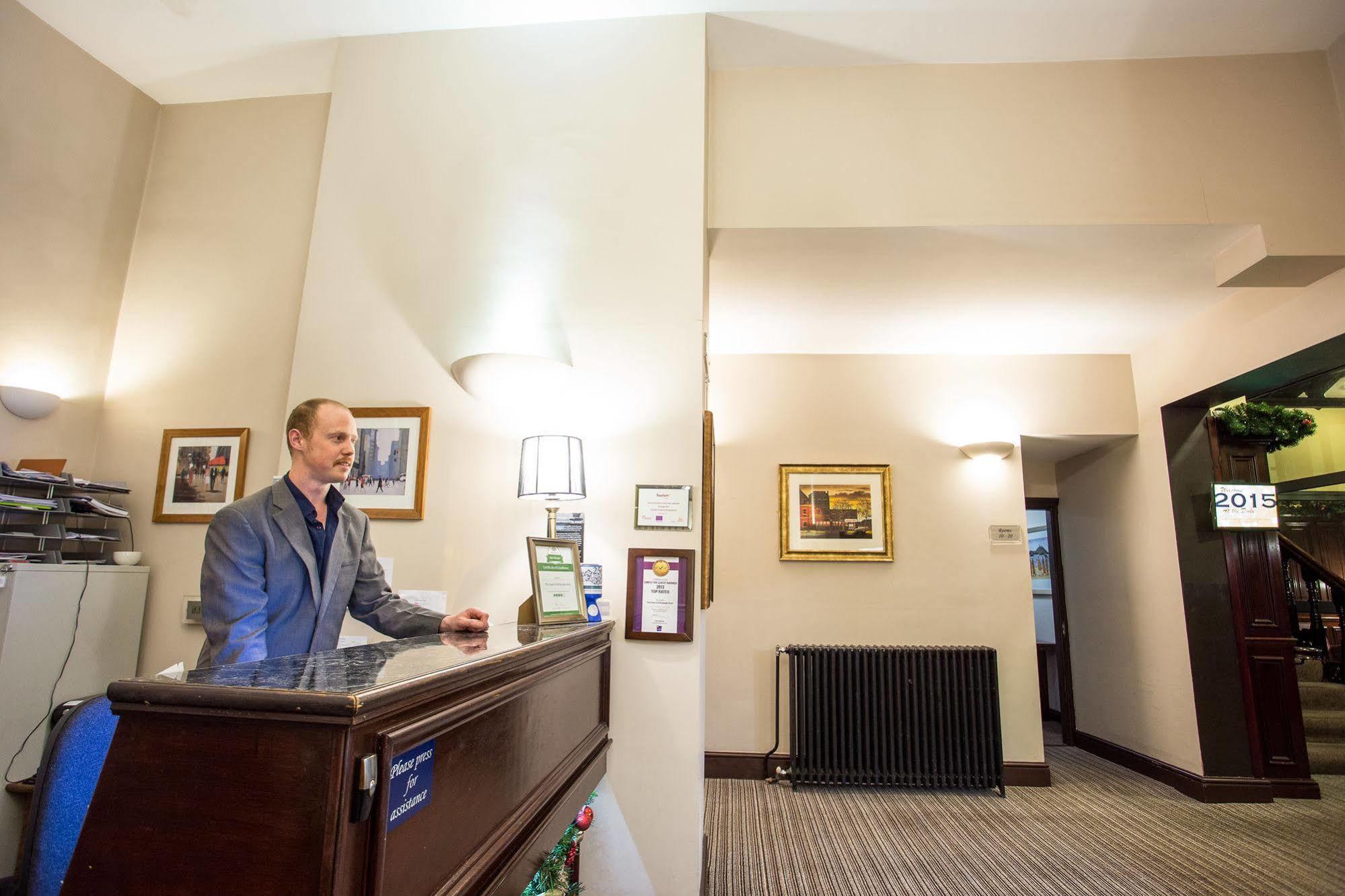 The Duke Of Edinburgh Hotel & Bar Барроу-ин-Фернесс Экстерьер фото